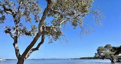 Sandstone Point (SEQ) Bribie Holidays Family Home, pet friendly