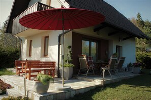 Outdoor dining - Holiday house  (Rakitna)