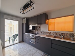 Mikrowelle, Ofen, Herdplatte, Geschirrspüler