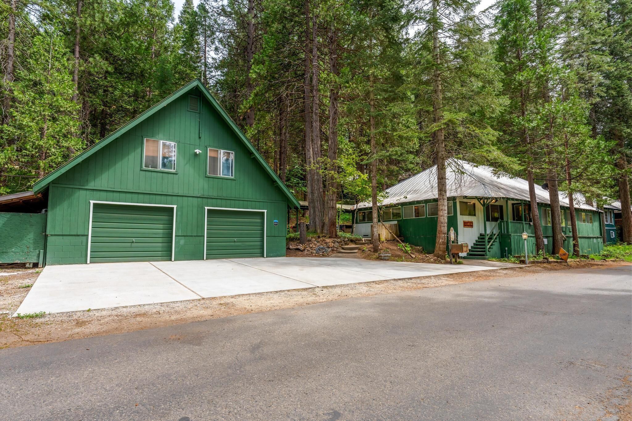 Lewis Creek Hideaway w/ hot tub!