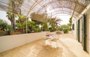 屋外ダイニングエリア