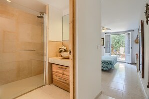3 chambres, fer et planche à repasser, Wi-Fi gratuit, draps fournis