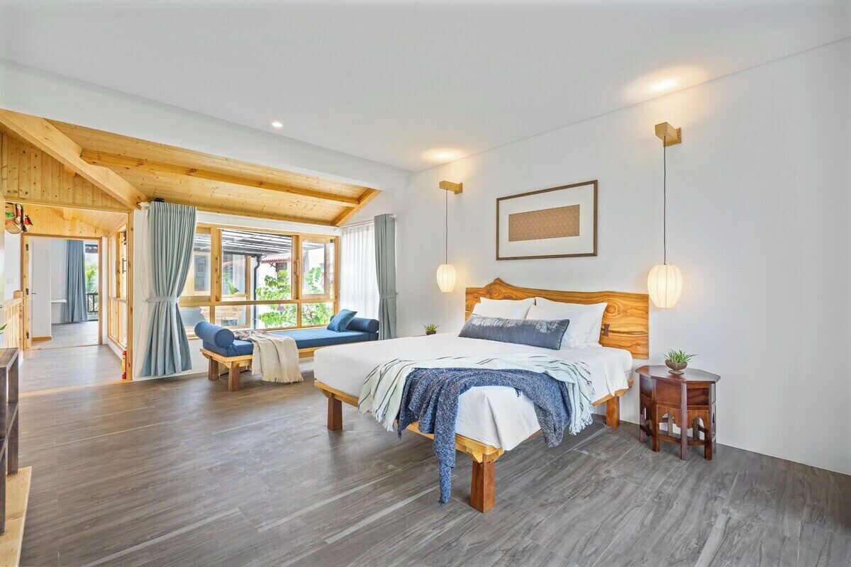 6 bedrooms, desk, iron/ironing board, free WiFi