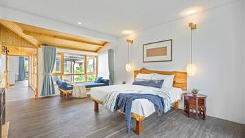 6 bedrooms, desk, iron/ironing board, free WiFi