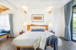 6 bedrooms, desk, iron/ironing board, free WiFi