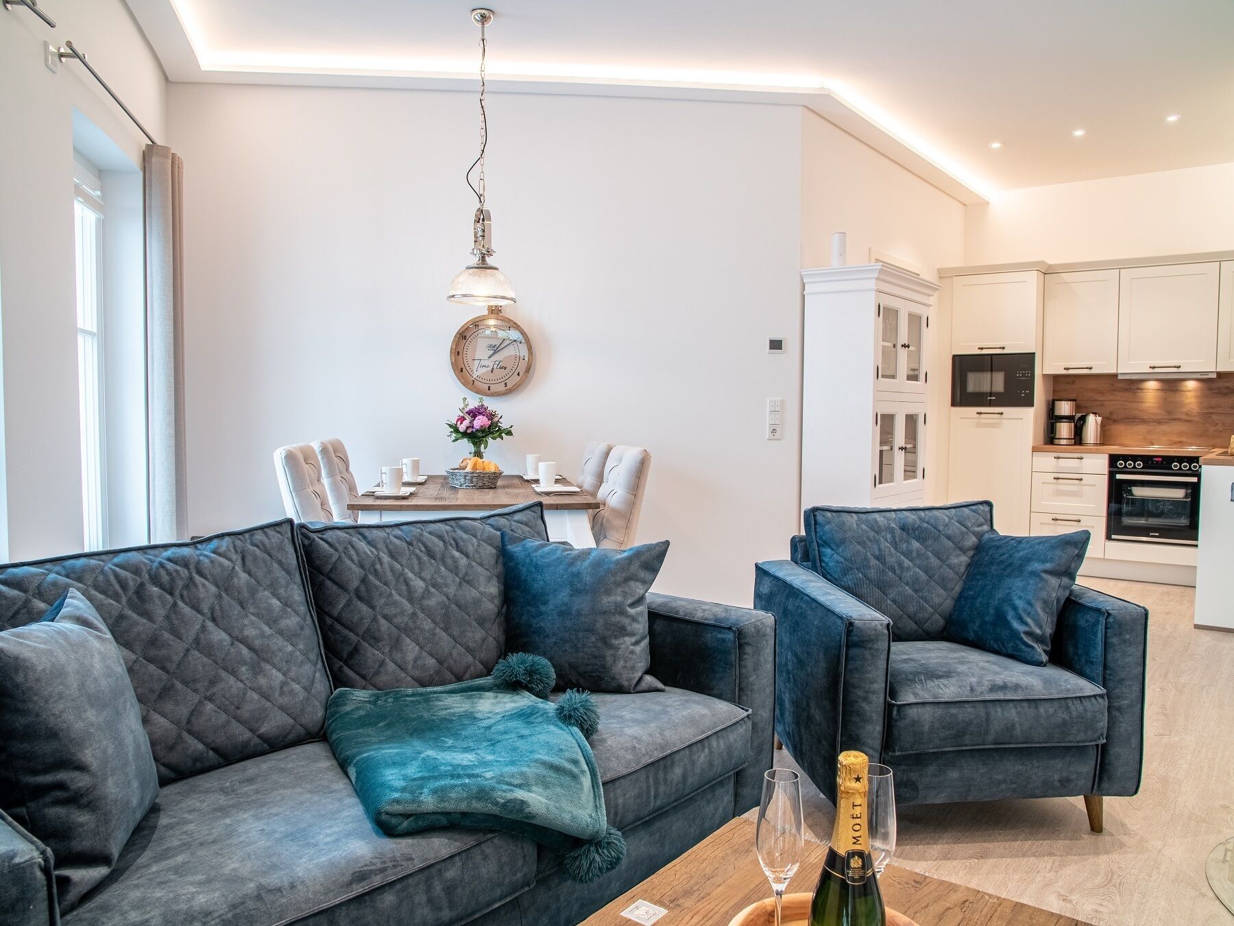 TV, fireplace, stereo