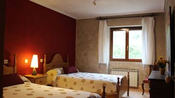 3 chambres, fer et planche à repasser, lit parapluie, Wi-Fi gratuit