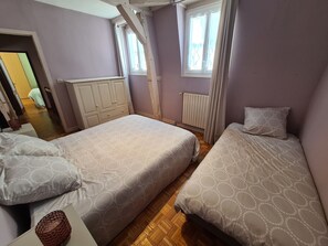 4 quartos, Wi-Fi de cortesia, roupa de cama