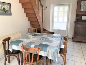 Dining - Spacious house with enclosed garden 550m from the beach in Perros-Guirec (Perros-Guirec)