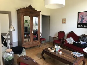 Interior - Au Vieux Pin, bastide in a green setting in the heart of the Jura vineyards (Buvilly)