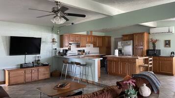 Smart TV, DVD player