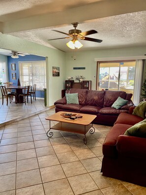 Smart TV, DVD player - Relaxing Coastal Treasure on the canal (Corpus Christi)