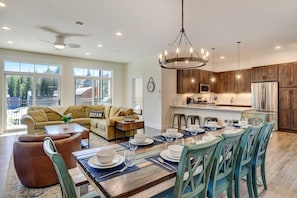 Smart TV, fireplace, video games, books - Downtown WP Loft 206 I Huge Hot Tub I Great Views I Bunk Room I Discounted Attractions (Winter Park)
