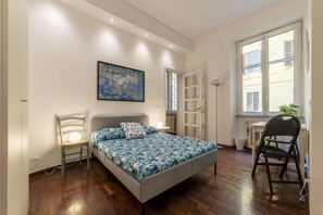 1 habitación, tabla de planchar con plancha y wifi