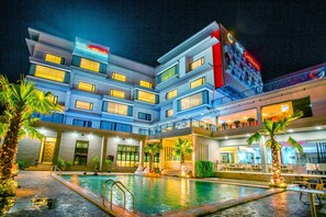 Front of property - The Cheewin Hotel And Convention (Chum Phae)
