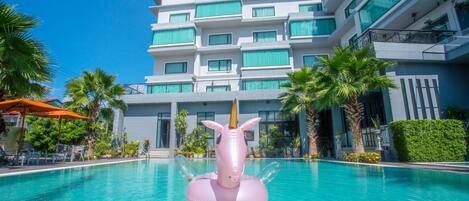 Vista frontal de la propiedad