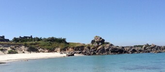 talon edessä avomerelle Bretagnessa