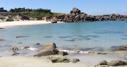 Manor house in Brittany, 20 metres from the beach, 1 minute walk