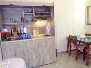 Kühlschrank, Kochgeschirr/Geschirr/Besteck