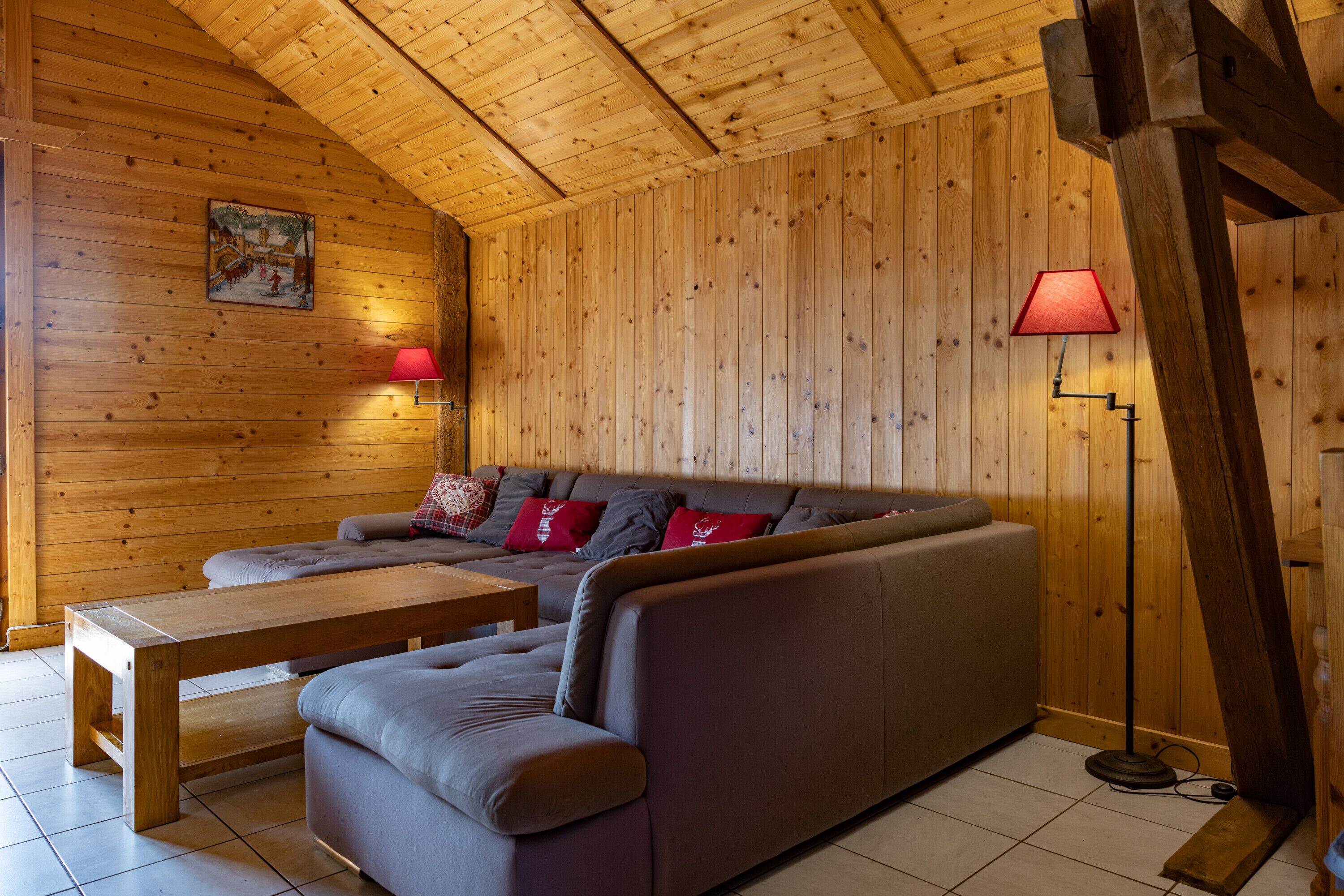 Televisión y chimenea 