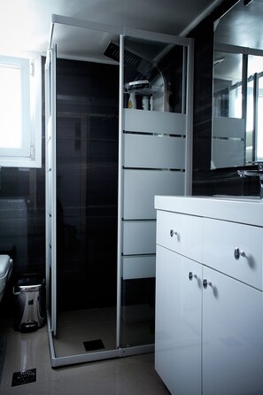 Hair dryer, towels, soap, shampoo - Athens Downtown Penthouse - Safest Area - Huge Balcony (Athina)