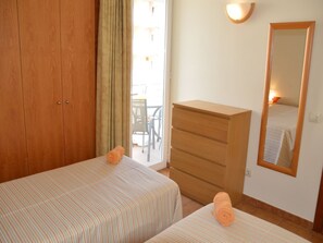 1 Schlafzimmer, Schreibtisch, Bügeleisen/Bügelbrett, Bettwäsche