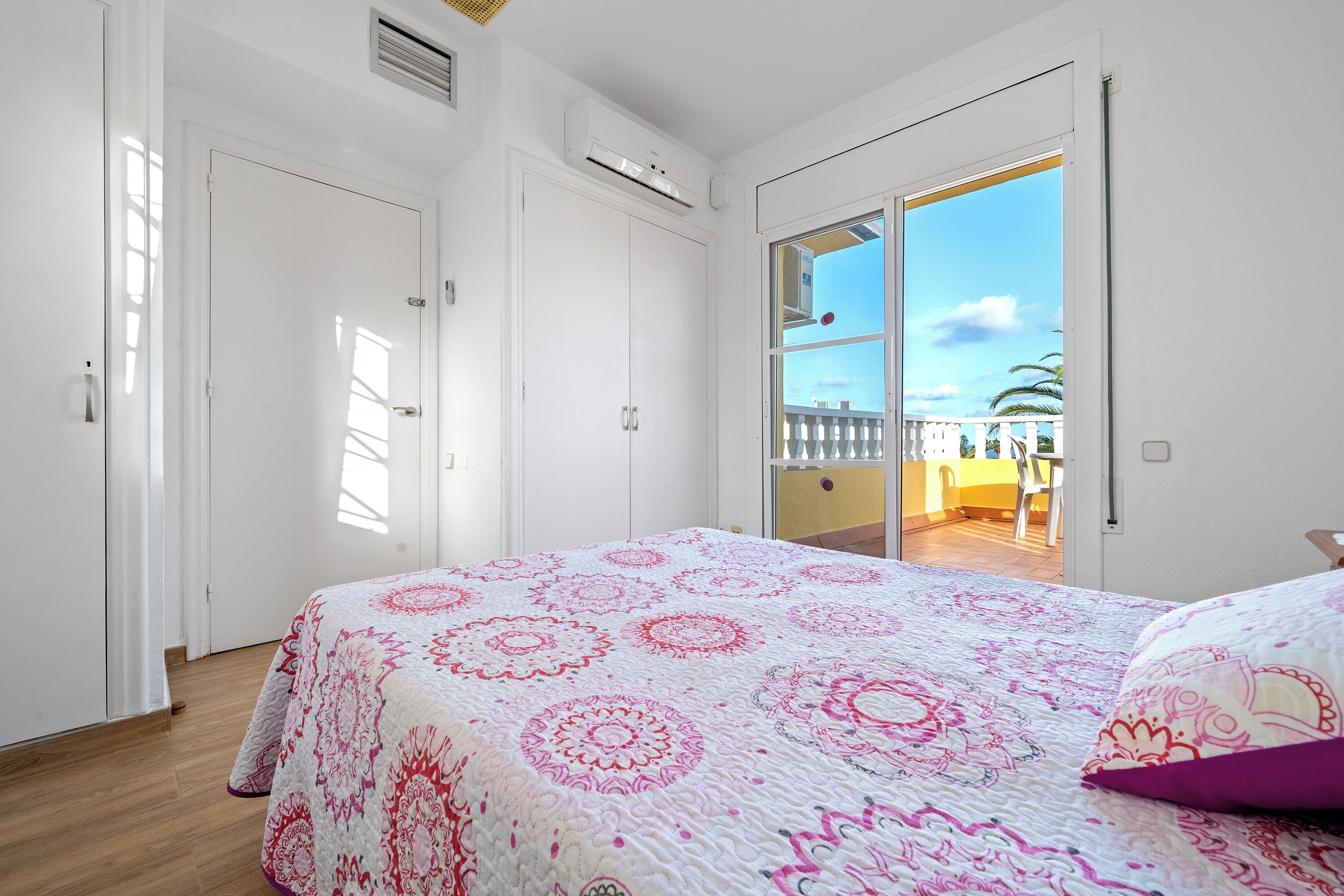 5 bedrooms, iron/ironing board, free WiFi, bed sheets