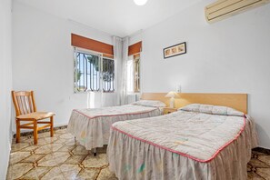 5 makuuhuonetta, silitysrauta/-lauta, ilmainen Wi-Fi, vuodevaatteet