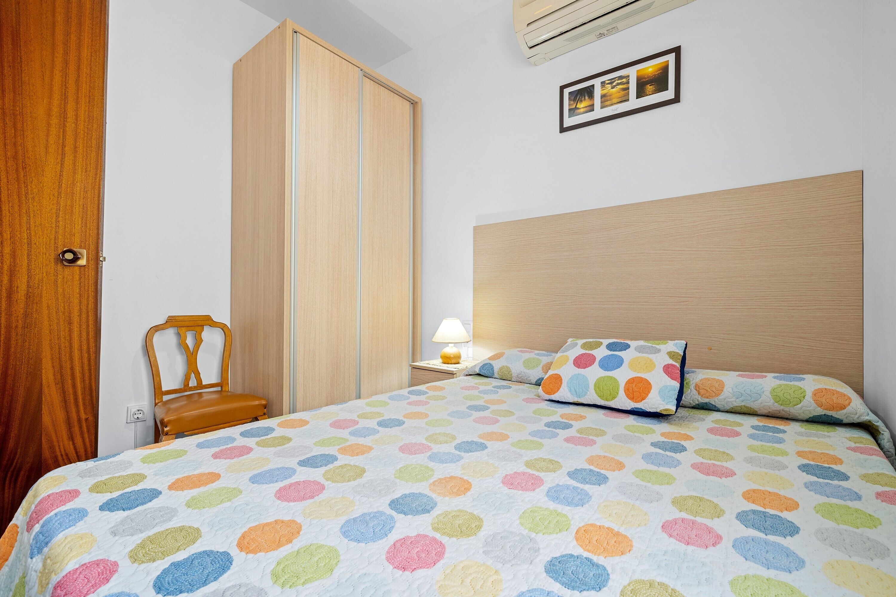 5 habitaciones, tabla de planchar con plancha y wifi gratis 