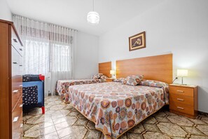 5 bedrooms, iron/ironing board, free WiFi, bed sheets