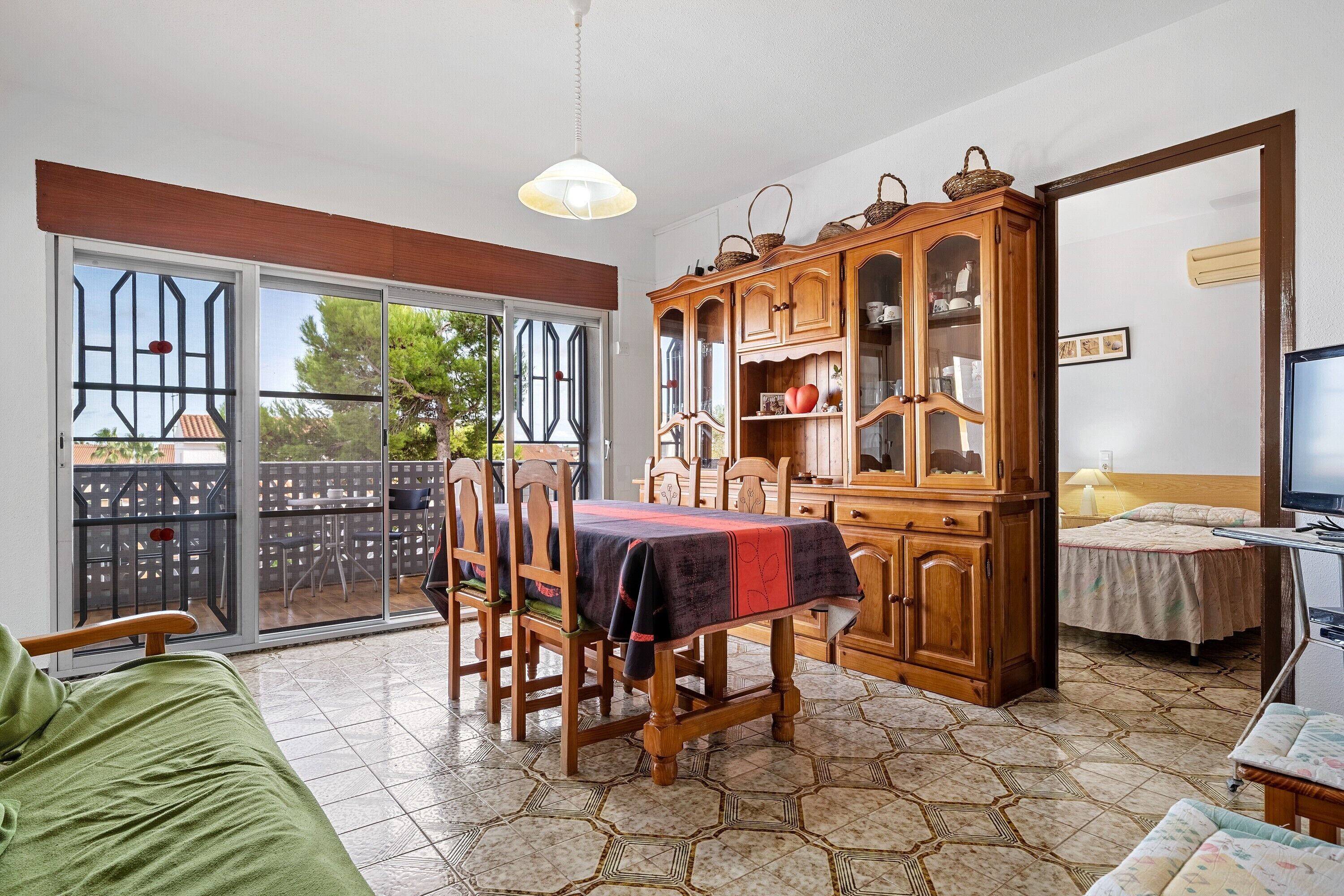 Tv, dvd-spelare och en stereo