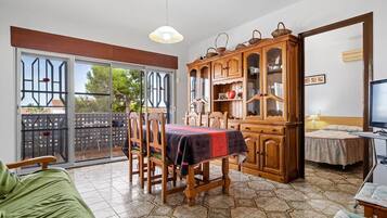 Tv, dvd-spelare och en stereo