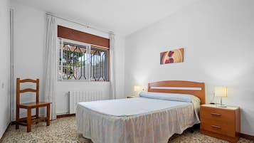 5 bedrooms, iron/ironing board, free WiFi, bed sheets