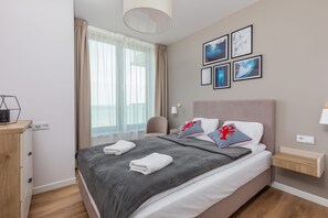 1 Schlafzimmer, Schreibtisch, Bügeleisen/Bügelbrett, Reisekinderbett