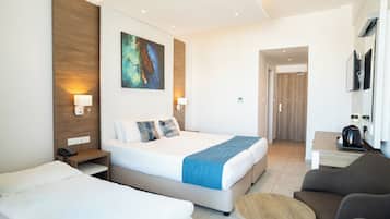 Design Double or Twin Room, 1 Bedroom, Courtyard View | Minibar, in-room safe, desk, laptop workspace