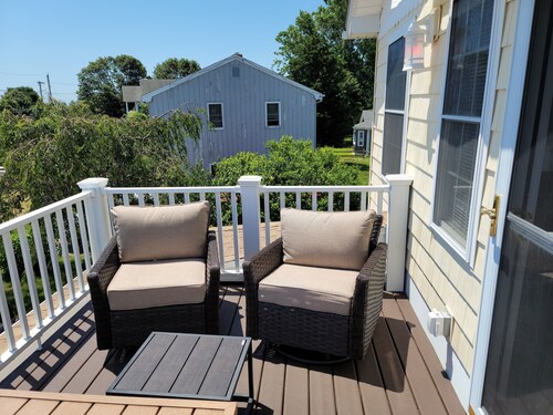 Water View " THE PIPERS NEST " - minutes to the beach, located in Snug harbour !