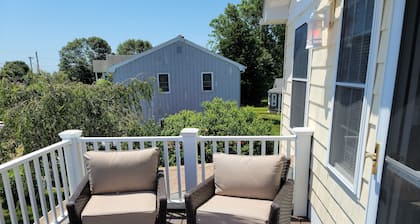 Water View " THE PIPERS NEST " - minutes to the beach, located in Snug harbour !