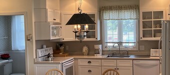 Water View " THE PIPERS NEST " - minutes to the beach, located in Snug harbour !