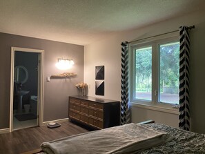 6 habitaciones, escritorio, wifi y ropa de cama