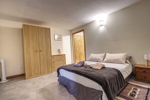 4 bedrooms, iron/ironing board, travel crib, free WiFi