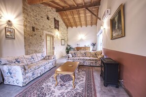 TV, DVD player, table tennis, stereo