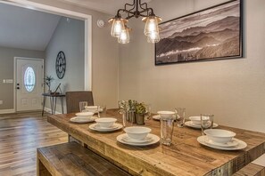 Dining - Tranquility Hollow Private INDOOR POOL, WIFI, $560 FREE tickets each paid day! (Sevierville)