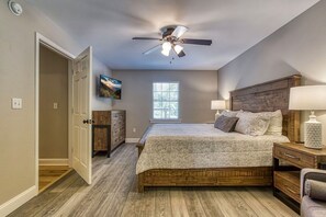 3 bedrooms, iron/ironing board, free WiFi, bed sheets - Tranquility Hollow Peivate INDOOR POOL, WIFI, $560 FREE tickets each paid day! (Sevierville)
