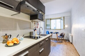 Fridge, coffee/tea maker, electric kettle, toaster