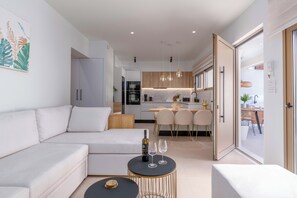 Smart TV - Marie Suite - Mariann Premium Suites (Λάρδος)