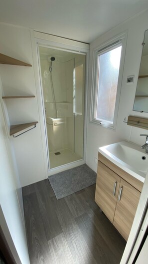 Shower, hair dryer - Location Mobil Home 32m2 - Vias Plage (Vias)