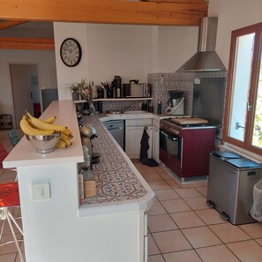 Réfrigérateur, micro-ondes, four, lave-vaisselle