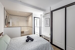 4 chambres, fer et planche à repasser, lit parapluie, Wi-Fi gratuit