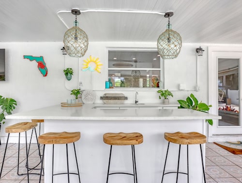 Catalina Hideaway - Heated Pool - Game Room