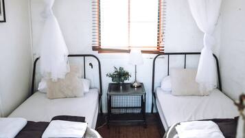 8 chambres, fer et planche Ă  repasser, Wi-Fi gratuit, draps fournis